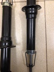 Giảm xóc sau Toyota Corolla Altis 1.6 và 1.8 đời 2002 - 2008. Hàng Showa Japan thay 1 đôi bảo hành 6 tháng. Mã 4853009420, 4853002180, 48530-09420, 48530-02180 RH = LH ( 1 cây )