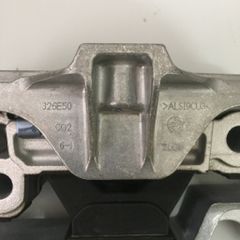 Cao su chân máy Mercedes GLA200 đời 2016. Mã A2462400000, A 246 240 00 00