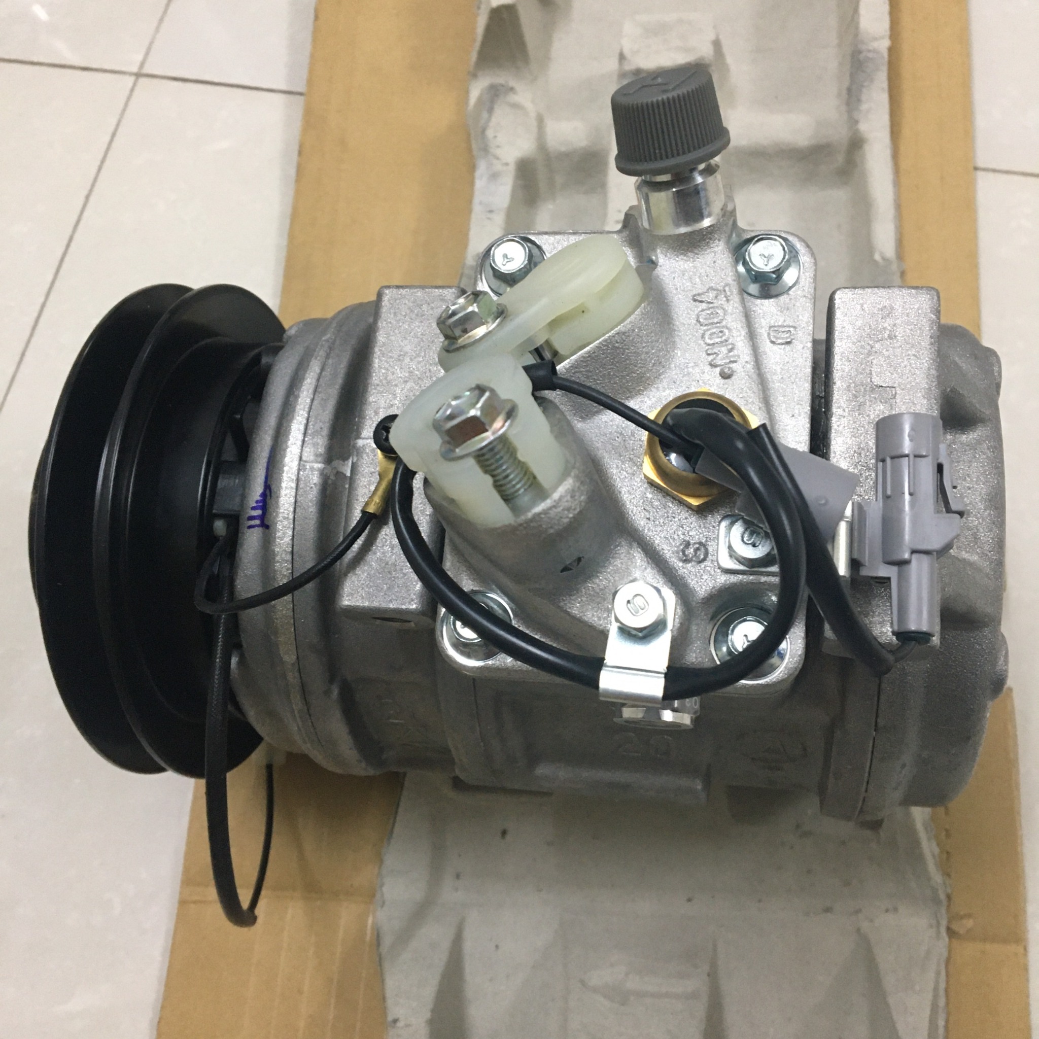 Lốc lạnh hay lốc điều hòa Toyota Land Cruiser 4500 FZJ80 FZJ100