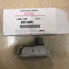 XI NHAN TAI XE MITSUBISHI PAJERO ĐỜI 2015 8351A041