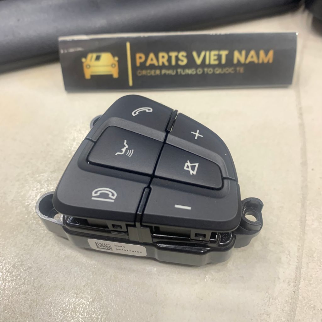 Phím bấm trên vô lăng Mercedes GLA CLA GLS GLE SL xịn A0999050600 A0999050700