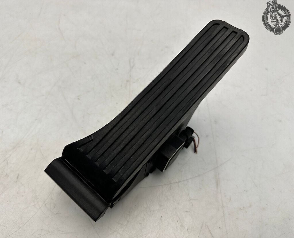 Bàn đạp chân ga Mercedes C, E 2008 - 2017 tháo xe A2223000900, A2043000004, A2043000100, A2043001104, A2043001504