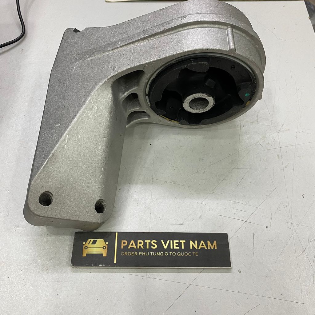 Chân máy sau, chân hộp số Captiva xăng AT = MT 96626828.