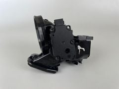Mô tơ chia gió điều hòa Mercedes W205 2015 - 2021. Bên phụ tháo xe. Mã A2058300200, K11119A01.