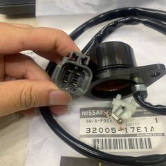 Cảm biến báo đèn lùi Nissan Bluebird SSS, U12, U13 CA20. Hàng Chính Hãng. Mã 3200517E1A, 3200517E11, 3200517E12 , 3200517E01.