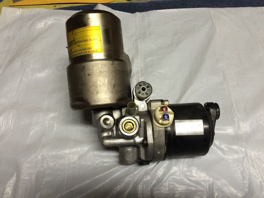 Mô tơ bơm liền bầu tích áp của tổng phanh Lexus GS300 2JZ, GS430 3UZ đời 1997 - 2004. Hàng tháo xe. Mã 4707030060, 47070-30060.