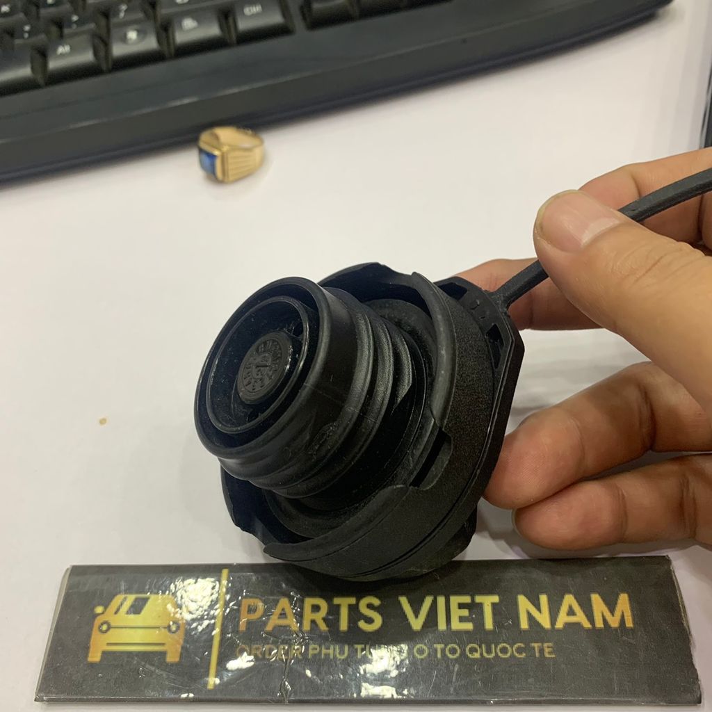 Nắp bình xăng Volkswagen Jetta Passat Polo, Audi A4 A6 A7 A8. Hàng Oem. Mã 1J0201550A, 1J0201550BF