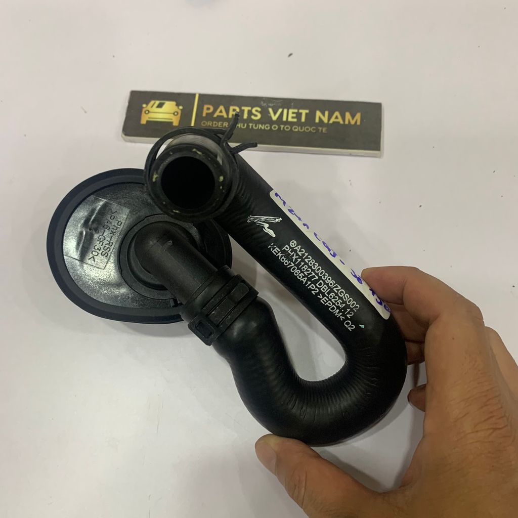 Ống dẫn nước dàn sưởi đường ra Mercedes W204 C200, C250, C300, W212, E200, E250, E300, E350 đời 2007 - 2015. Hàng Mer OEM. Mã A2128300396.