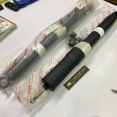 Giảm xóc sau Toyota Land Cruiser FZJ80, FZJ100, FZJ105 đời 1998 - 2007. Hàng Toyota Japan. Mã 4853169286, 4853160270, 4851169436, 4851169535 ( 1 cây )