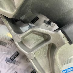 Chân đầu máy, chân thủy lực Mazda 2 và Mazda 3 động cơ 1.5 đời 2015 - 2020. Hàng Mazda Taiwan, bảo hành 6 tháng. Mã BKC939060, B60S39060B, B60S-39-060B