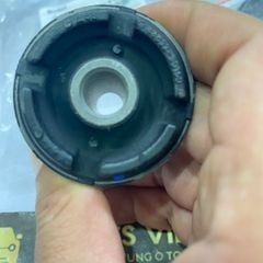 Cao su càng A trên Lexus GS300, GS350, GS460, GS450H đời 2005 - 2011. Hàng Lexus OEM. Mã 4863230150, 4861039125 RH, 4863039085 LH ( 1 quả )