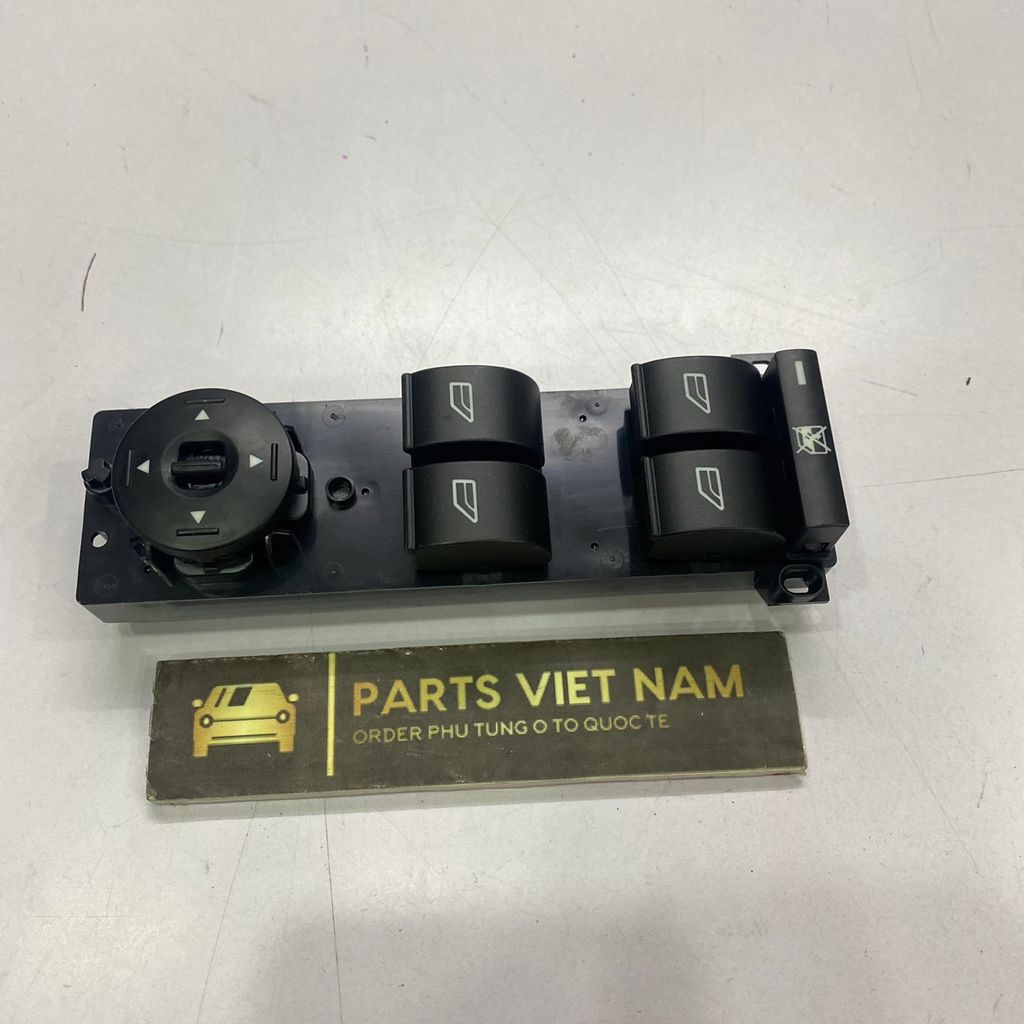Công tắc lên xuống kính tổng Ford Focus đời 2006 - 2012. Hàng cao cấp bảo hành 3 tháng. Mã 7M5T14A132LD