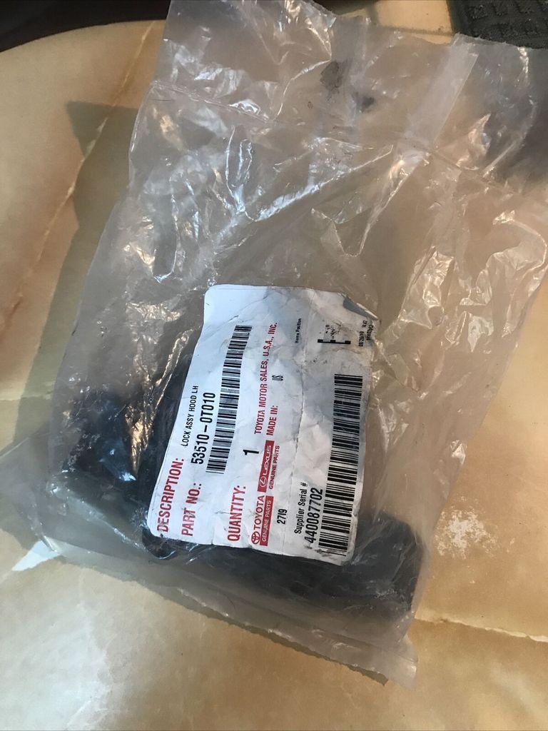 Cơ cấu mở nắp ca bô hoặc capo Toyota Venza đời 2009 - 2015. Hàng chính hãng đặt 18 ngày. Mã 53510-0T010, 535100T010