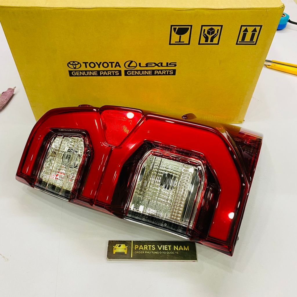 Đèn hậu Toyota Hilux có Led đời 2020 - 2024. Hàng chính hãng. Mã 81551-0K690 RH, 815510K690 RH