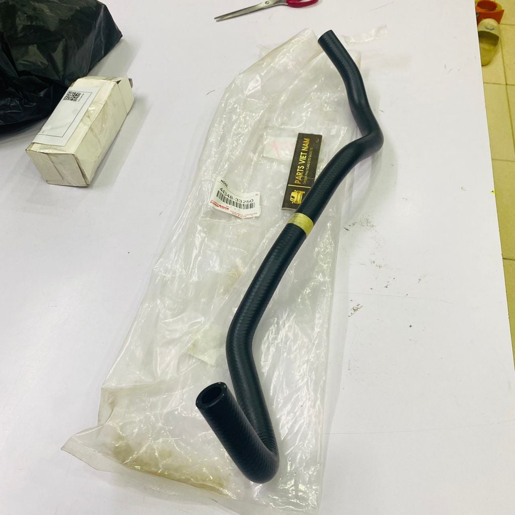 Ống dẫn dầu từ bình dầu trợ lực đến bơm của Toyota Camry 3.5Q GSV40 đời 2007 - 2012. Hàng xịn Toyota. Mã 44348-33250, 4434833250