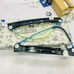 Compa lên kính cửa trước lái hoặc trái Mercedes W204, C200, C350, C300, C250, C180 2007 - 2014. Hàng BMTSR. Mã A2127201579