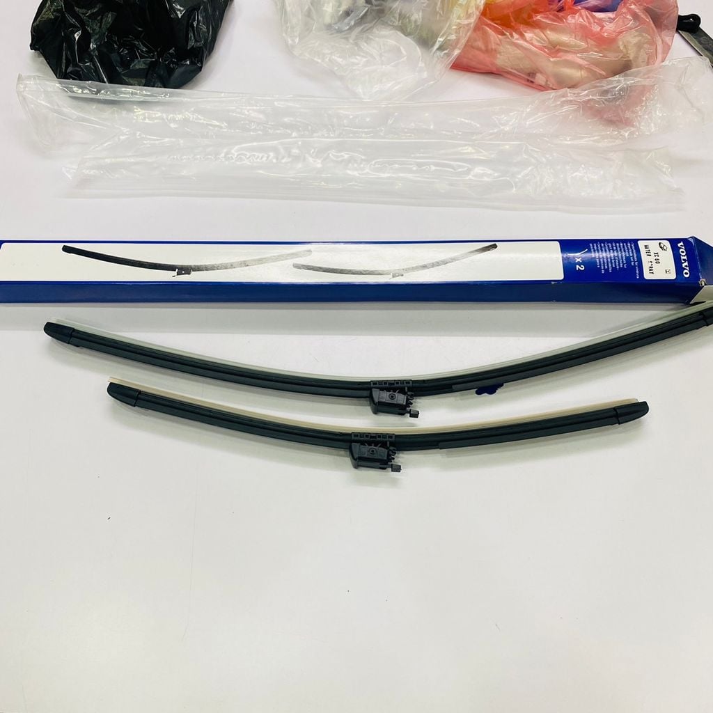 Chổi gạt mưa Volvo XC60 có tích hợp lỗ phun nước rửa kính đời 2017 - 2022. Hàng cao cấp. Mã XC60SWF