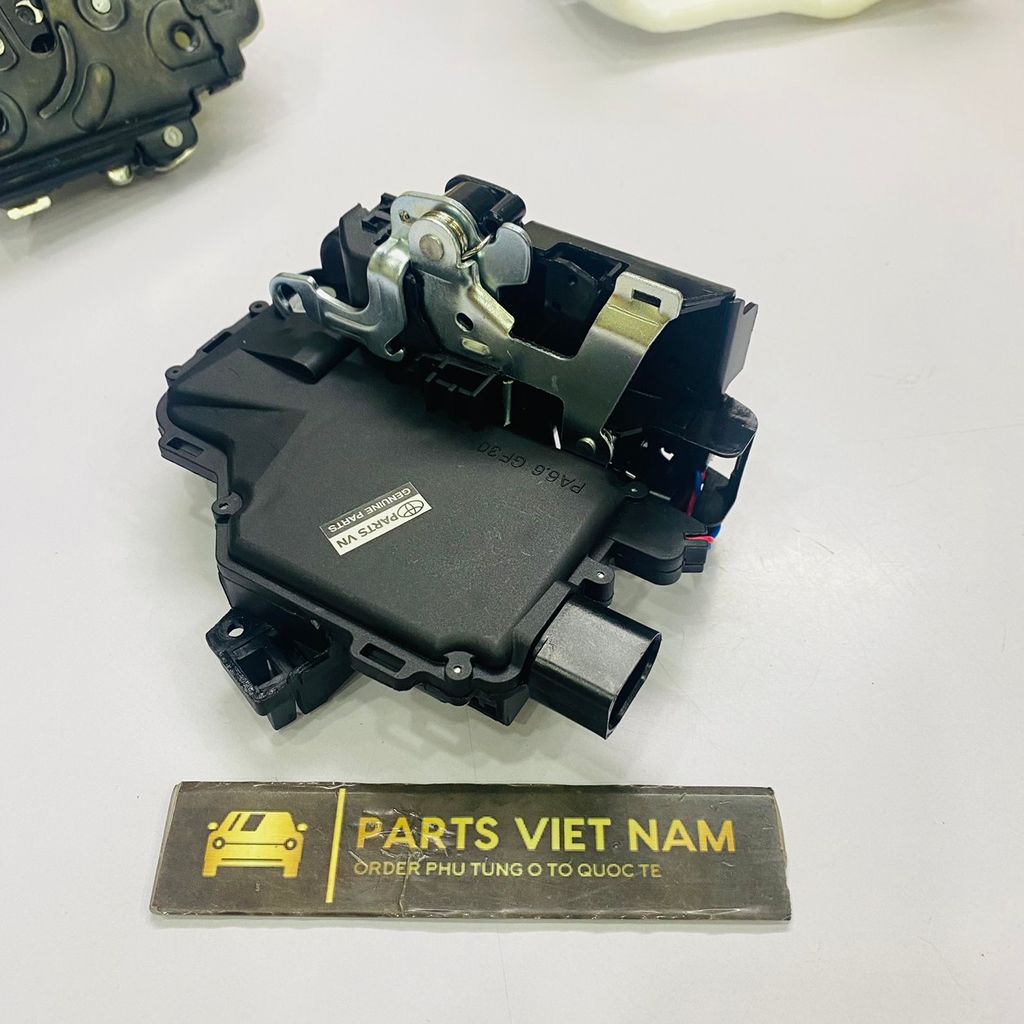 Cơ cấu ổ khóa ngậm cửa trước bên trái Volkswagen Beetle đời 1999 - 2010. Hàng cao cấp đặt 12 ngày. Mã 3B1837015A, 3B1837015AS, 3B1837015, 3B1837015J, DLA1032L