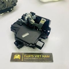 Cơ cấu ổ khóa ngậm cửa trước bên trái Volkswagen Beetle đời 1999 - 2010. Hàng cao cấp đặt 12 ngày. Mã 3B1837015A, 3B1837015AS, 3B1837015, 3B1837015J, DLA1032L