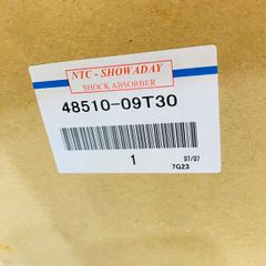 Giảm xóc trước hay phuộc trước Toyota Prius đời 2006 - 2010. Hàng Showa Japan thay 1 đôi bảo hành 6 tháng. Mã  4851080274 RH, 4851047041 RH, 4852080064 RH, 4852047041 RH ( 1 đôi )