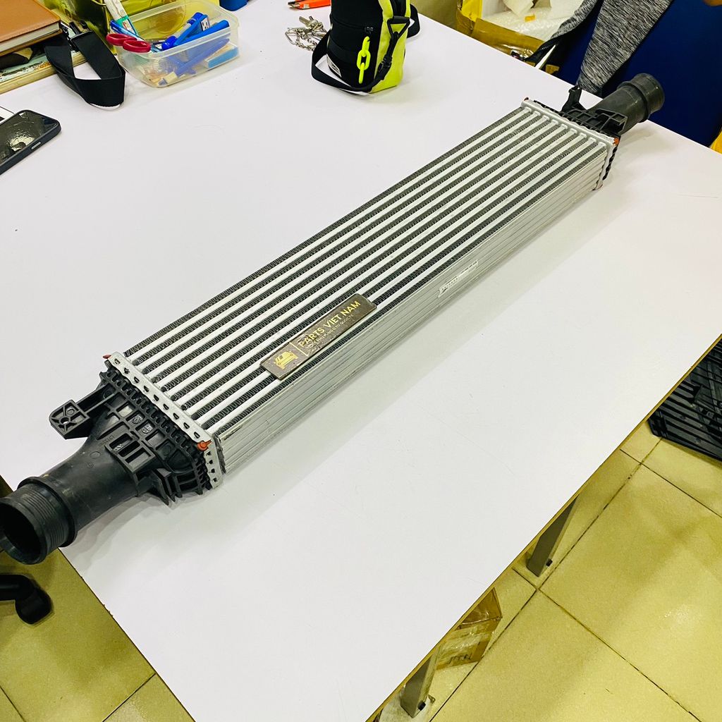 Két làm mát turbo Audi A4, S4, A5, S5, A6, S6, Q5 đời 2009 - 2017. Hàng Behr sản xuất China. Mã 8K0145805G, 8K0145805P