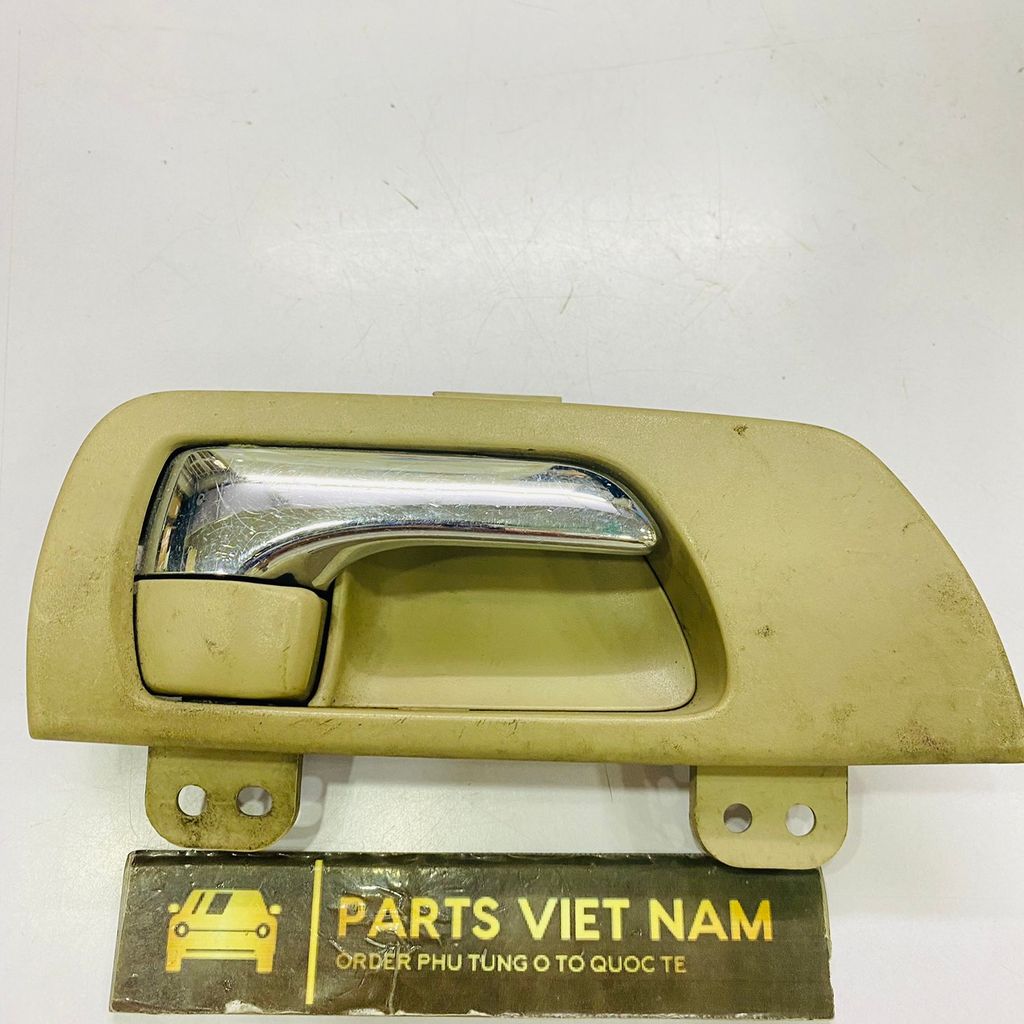 Tay mở cửa trong trước phải Lexus RX330, RX350 đời 2004 - 2009. Hàng xịn tháo xe đặt hàng 5 - 7 ngày. Mã 69205-0E010, 692050E010