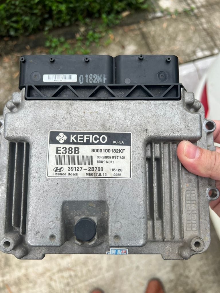 Hộp đen ECU hay hộp điều khiển động cơ Hyundai Accent 2011 - 2016. Hàng nguyên zin tháo xe nhập Hàn Quốc bảo hành lắp 10 ngày. Mã 39127-2B700, 391272B700