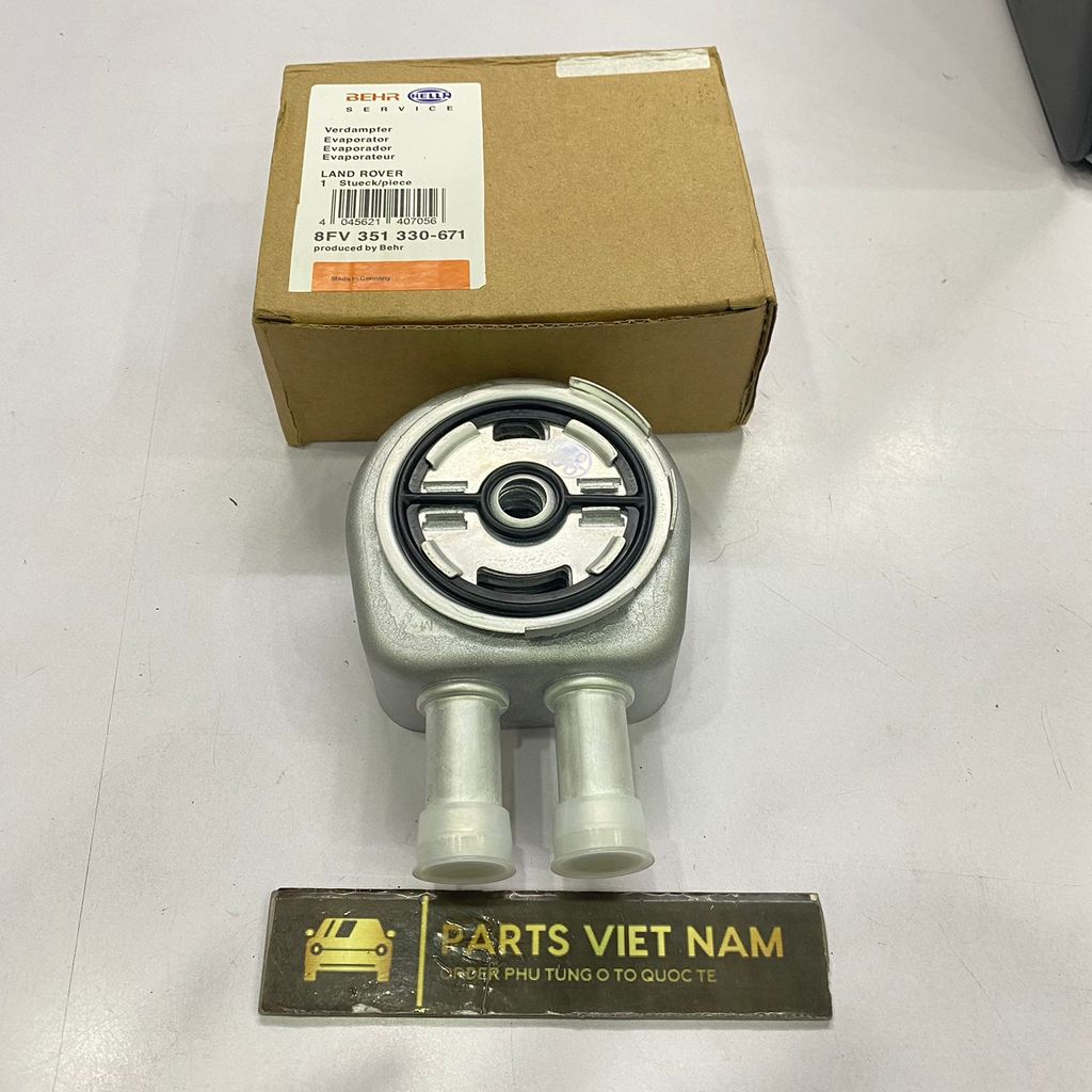 Két sinh hàn hay két làm mát dầu động cơ Land Rover Discovery Sport, Range Rover Evoque, LR2 động cơ 2.0L L4 - Gas đời 2012 - 2017. Hàng Behr sản xuất China. Mã LR025515