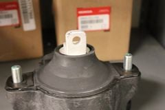 Chân đầu máy hoặc chân máy trước Honda Accrod 2.4  xe nhập Mỹ đời 2008 - 2015. Hàng xịn Honda. Mã 50830-TA0-A02, 50830TA0A02