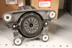 Chân đầu máy hoặc chân máy trước Honda Accrod 2.4  xe nhập Mỹ đời 2008 - 2015. Hàng xịn Honda. Mã 50830-TA0-A02, 50830TA0A02