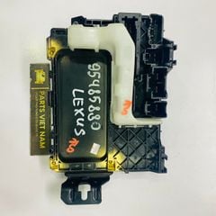 Hộp cầu chì Lexus LS460, LS460L, LS600h, LS600hL động cơ 1UR, 2UR đời 2006 - 2012. Hàng tháo xe nguyên zin còn 90% đặt 5 - 7 ngày. Mã 82720-50081, 8272050081