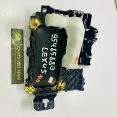 Hộp cầu chì Lexus LS460, LS460L, LS600h, LS600hL động cơ 1UR, 2UR đời 2006 - 2012. Hàng tháo xe nguyên zin còn 90% đặt 5 - 7 ngày. Mã 82720-50081, 8272050081