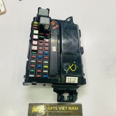 Hộp cầu chì Lexus LS460, LS460L, LS600h, LS600hL động cơ 1UR, 2UR đời 2006 - 2012. Hàng tháo xe nguyên zin còn 90% đặt 5 - 7 ngày. Mã 82720-50081, 8272050081