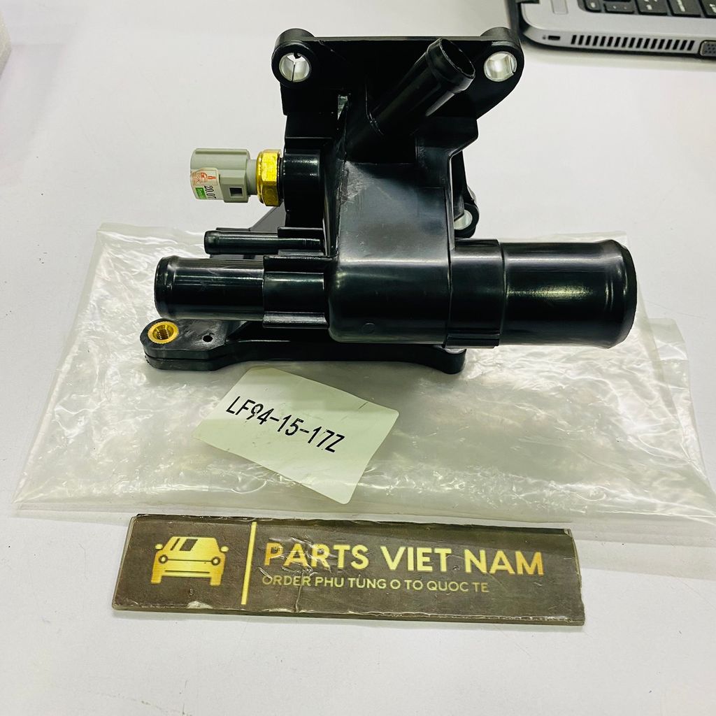 Nắp van hàn nhiệt hay cổ chia nước liền cảm biến nhiệt độ nước Mazda 3, Mazda 3S máy 2.0 và Mazda 6 máy 2.5, Ford Escape 2.3 đời 2003 - 2013. Hàng cao cấp. Mã LF941517Z