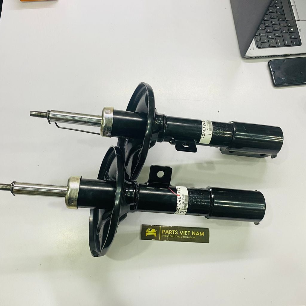Giảm xóc hoặc phuộc trước Mitsubishi Grandis đời 2004 - 2012. Hàng Showa Japan, thay 1 đôi bảo hành 6 tháng. Mã 4060A245, 4060A246 ( 1 đôi )