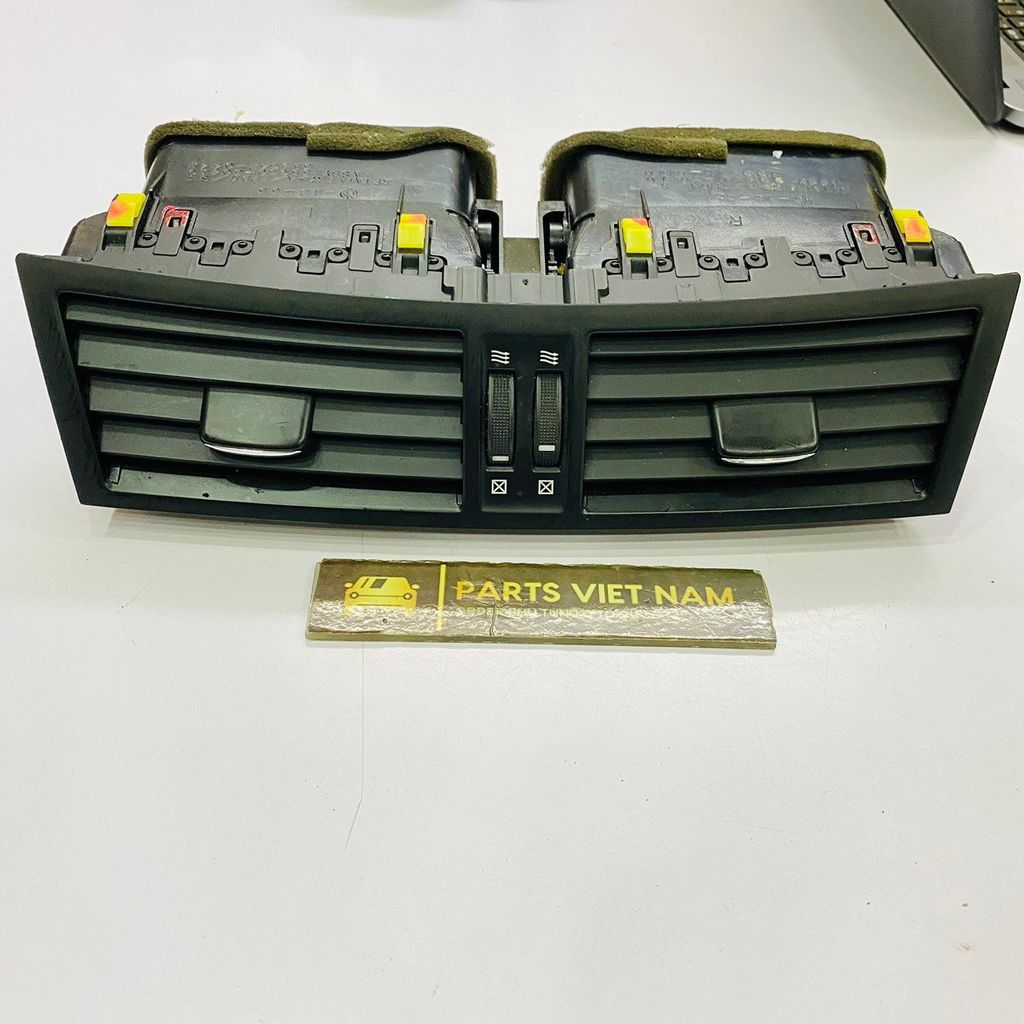 Cửa gió điều hòa trung tâm Lexus GS350, GS300, GS430, GS450h, GS460, đời 2006 - 2011. Hàng tháo xe US. Mầu đen. Mã 5566030411C0, 5566030411, 55660-30411, 55660-30410, 5566030410