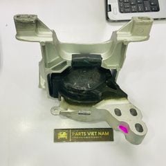 Chân đầu máy, chân thủy lực hoặc chân máy phải Mazda 3 máy 2.0 và Mazda CX5 và Mazda 6 máy 2.5 đời 2014 - 2018. Hàng xịn không hộp. Mã GJL339060