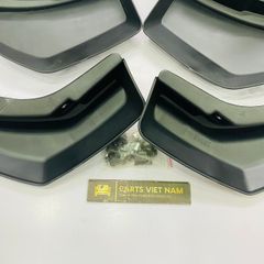 Chắn bùn bánh Land Rover Evoque đời 2012 - 2018. Hàng cao cấp nhựa chất lượng cao dẻo. Loại lắp cho xe có cảm radar cảm biến sau đặt hàng 8 - 12 ngày. Mã CBBLAND2012 ( 1 bộ 4 cái )