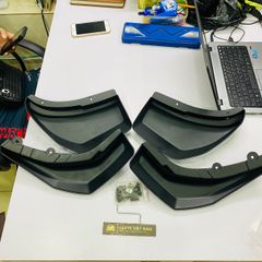 Chắn bùn bánh Land Rover Evoque đời 2012 - 2018. Hàng cao cấp nhựa chất lượng cao dẻo. Loại lắp cho xe có cảm radar cảm biến sau đặt hàng 8 - 12 ngày. Mã CBBLAND2012 ( 1 bộ 4 cái )