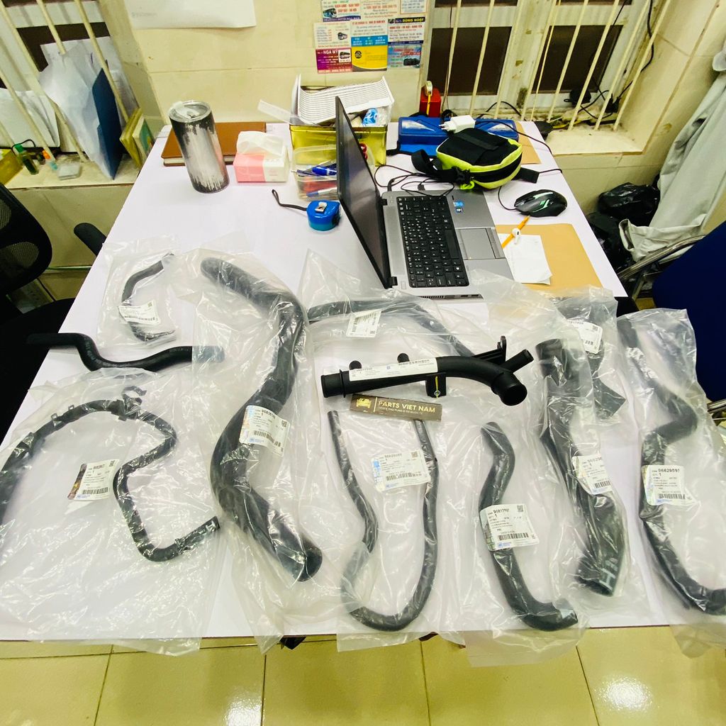 Bộ ống nước làm mát động cơ Captiva máy xăng đời 2007 - 2015. Hàng xịn GM bao gồm 11 ống. Mã 96629080, 96629597, 96817598, 96817595, 96817597