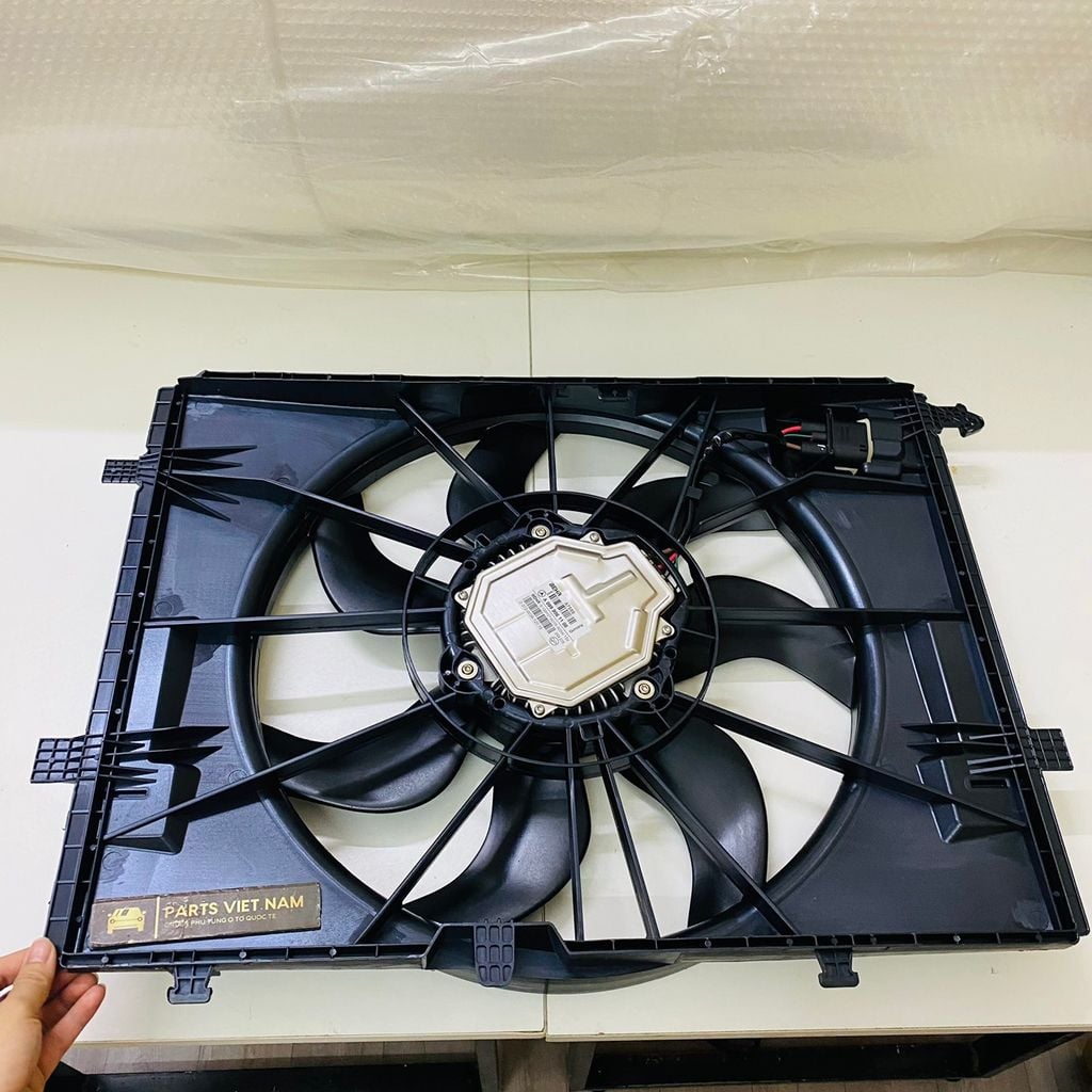 Quạt làm mát động cơ hoặc cụm lồng quạt két nước Mercedes W205 C200, C250, C300, C350, C63 AMG đời 2014 - 2022. Hàng Behr sản xuất China. Mã A0999061800, A0999061100