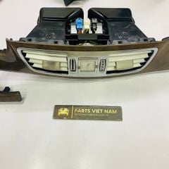 Cụm cửa gió điều hòa trên taplo Mercedes W212 E200, E240, E280, E300, E350 đời 2009 - 2016. Hàng đã qua sử dụng còn 90% đặt 18 ngày. Mã A2128303154