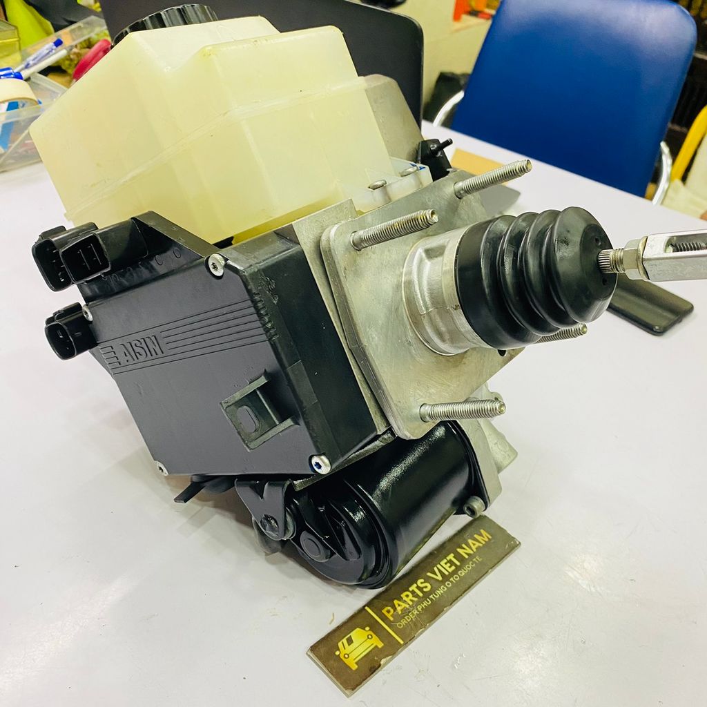 Cụm tổng phanh ABS Toyota Land Cruiser FZJ100 máy 1FZ đời 1998 - 2005. Hàng Hàng Refurbished. Đặt hàng 6 - 8 ngày. Mã 4705060013, 47050-60013