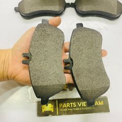 Má phanh hay bố thắng trước Mercedes W204, W212 hàng cao cấp bảo hành không mạt khôn zít. Mã A0074209220, A004200305, A0054201520, A0064207120