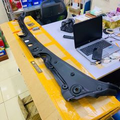 Ốp chân kính chắn gió BMW 520i, 528i, 535d, 535i, 550i, M5 F18 F10 F18 F11 đời 2010 - 2015. Hàng cao cấp đặt hàng 6 - 8 ngày. Mã 51717203124