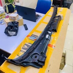 Ốp chân kính chắn gió BMW 520i, 528i, 535d, 535i, 550i, M5 F18 F10 F18 F11 đời 2010 - 2015. Hàng cao cấp đặt hàng 6 - 8 ngày. Mã 51717203124