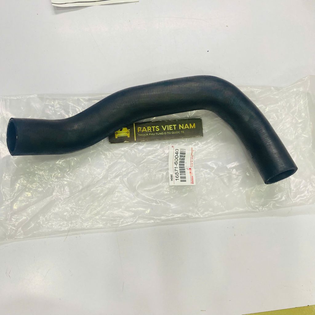 Ống nước két nước Land Cruiser FZJ100, FZJ105 máy 1FZ đời 1998 - 2007. Hàng xịn. Mã 16571-66040, 1657166040