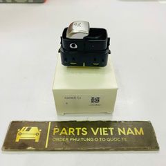 Công tắc lên xuống kính cửa sau và trước phải mầu đen Mercedes W205 C200, C300, C250, C350, W253 GLC200, GLC300, C63 đời 2015 - 2019. Hàng cao cấp. Mã A2059056811, A2059051713