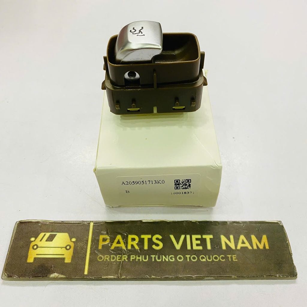 Công tắc lên xuống kính cửa sau và trước phải mầu nâu Mercedes W205 C200, C300, C250, C350, W253 GLC200, GLC300, C63 đời 2015 - 2019. Hàng cao cấp. Mã A2059056811, A2059051713