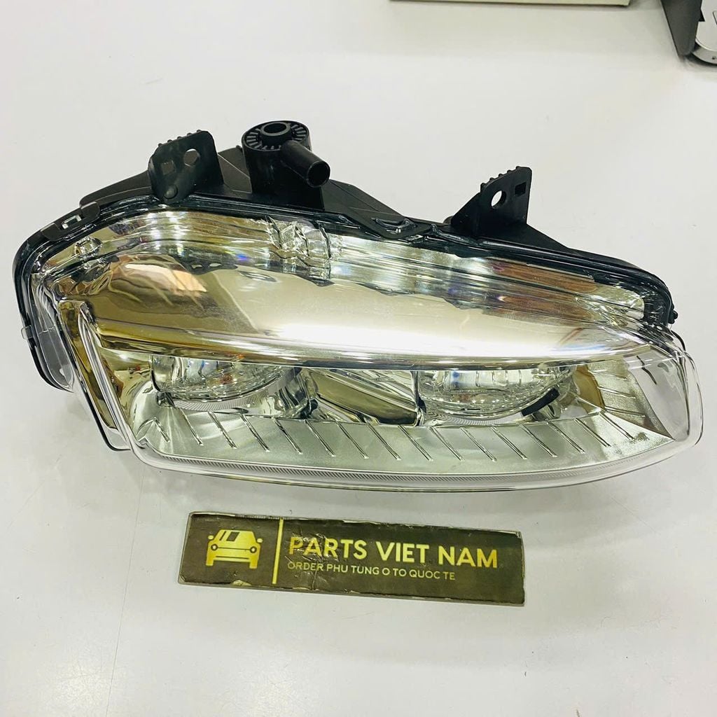 Đèn gầm Land Rover Range Rover Evoque đời 2012 - 2015. Hàng nguyên zin tháo xe đặt hàng 5 - 7 ngày. Mã LR026089, LR026090